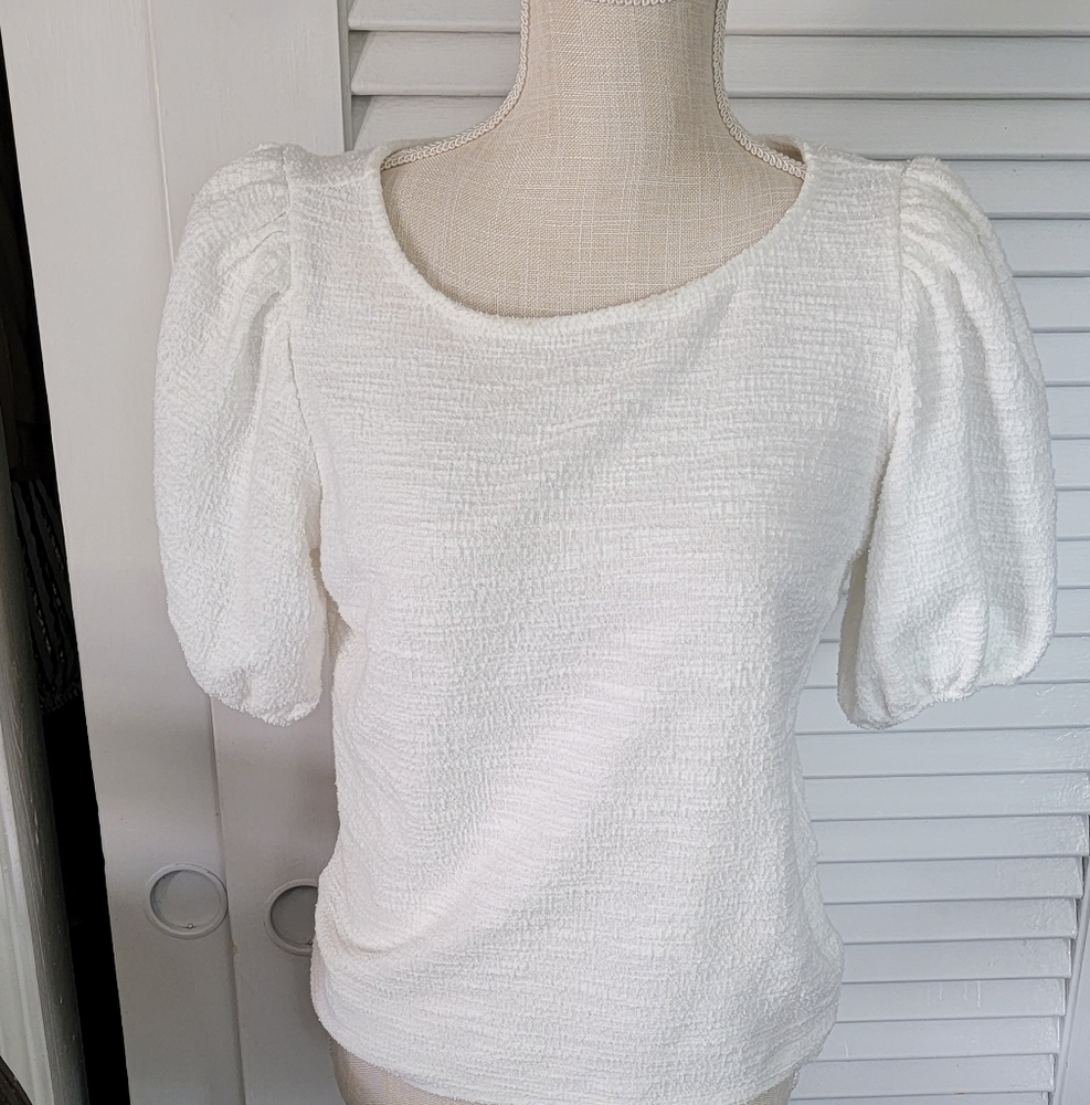 White puff sleeve  shirt
